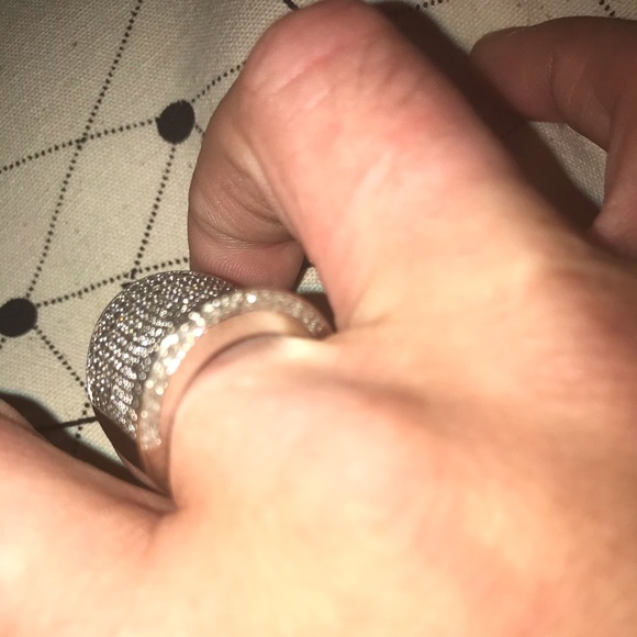 BEAUTIFUL 4.36ctw PAVE DIAMOND RING in WHITE GOLD - Picture 8 of 13